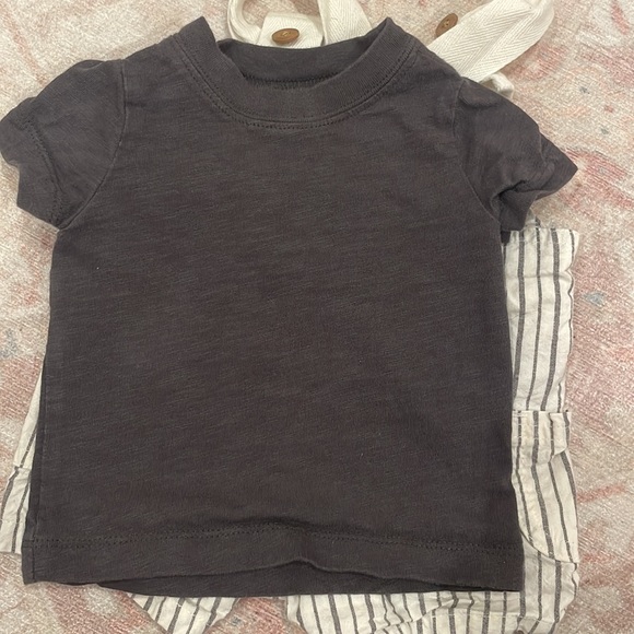 Carter’s Gray and off white boy bundle set - Picture 11 of 14